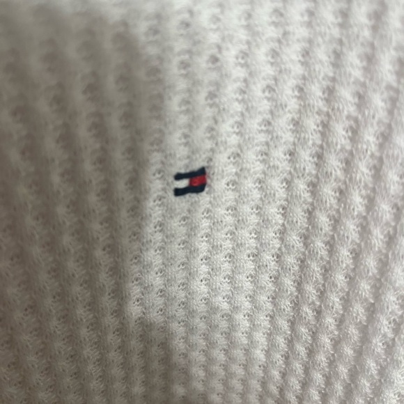 White button front top Tommy Hilfiger SZ L Thermal texture v neck long s… - Picture 9 of 12